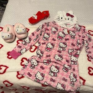 🌸Hello Kitty Girls 3-Piece Cozy Bundle Hoodie Nightgown Slippers + 2 Socks NWT🌸✨